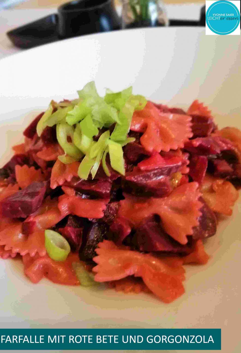 Farfalle mit Rote Bete und Gorgonzola - LEICHTer essen Yvonne Saier